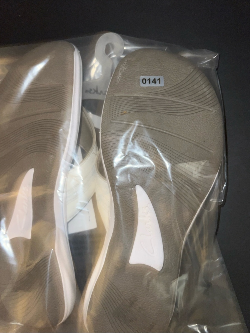 Clarks White Cloudsteppers Women's Thong Sandals - Picture 3 of 3